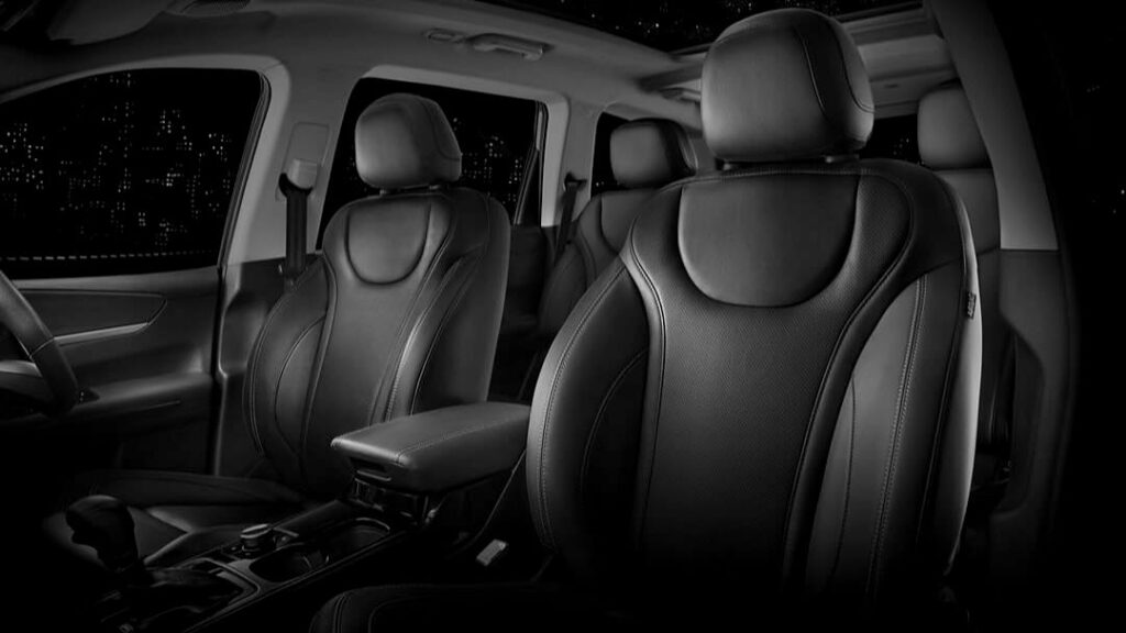 Mahindra xuv 700 ebony edition
